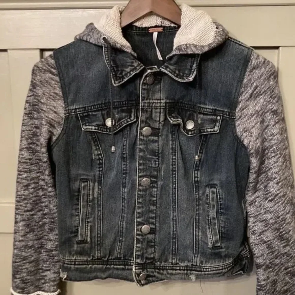 Free People Distressed Denim Jean Jacket W/ Knit Sleeves & Hood Black Size Small - Picture 4 of 11